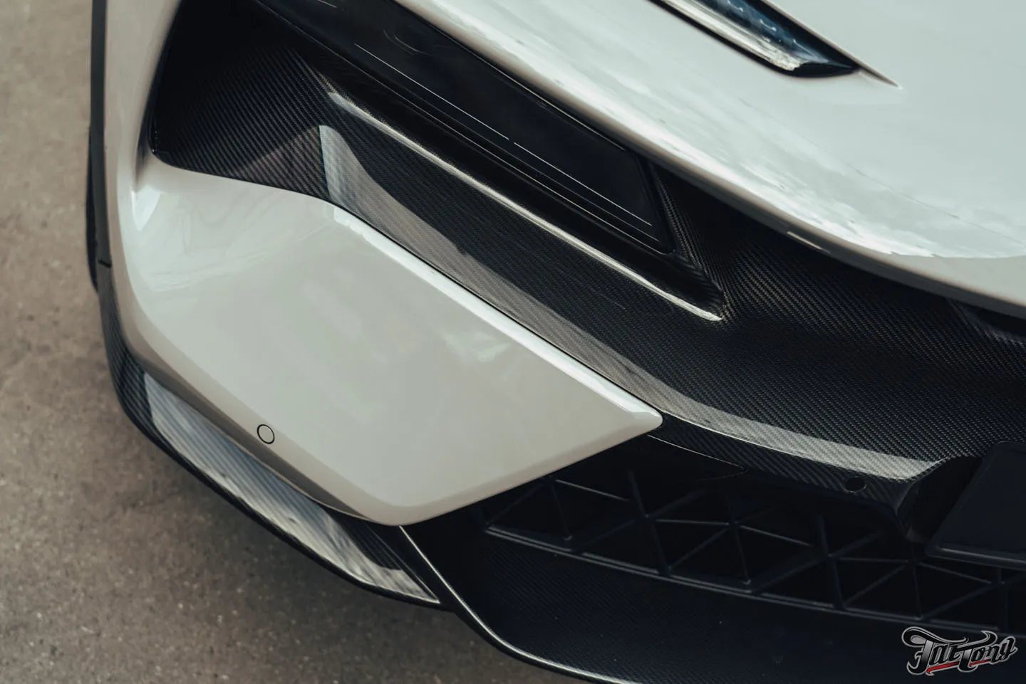 Обзор нового электрокроссовера Lotus Eletre R+, окрас бамперов и оклейка полиуретаном